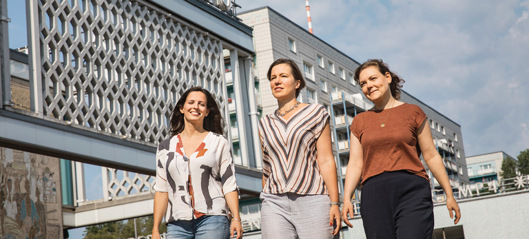 Nora Habelitz, Lisa Basten und Lisa Schrepf (v.l.n.r.) von der Forschungsstelle „Arbeit der Zukunft